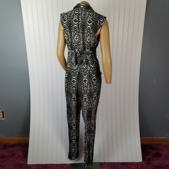 Charlie Jade Womens Snake Print Jumpsuit Small Utility Cap Sleeve Black Gray NWT - Picture 3 of 16